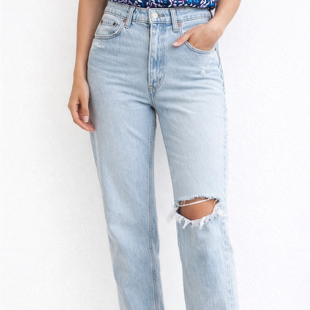 Abercrombie Distressed 90s Straight Ultra High Rise Jeans 26